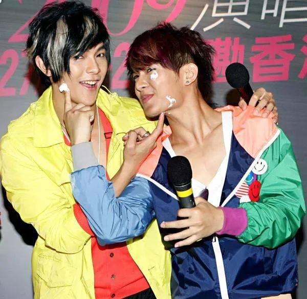 娱乐圈吃瓜男歌手名单是谁,揭秘那些被热议的歌手们